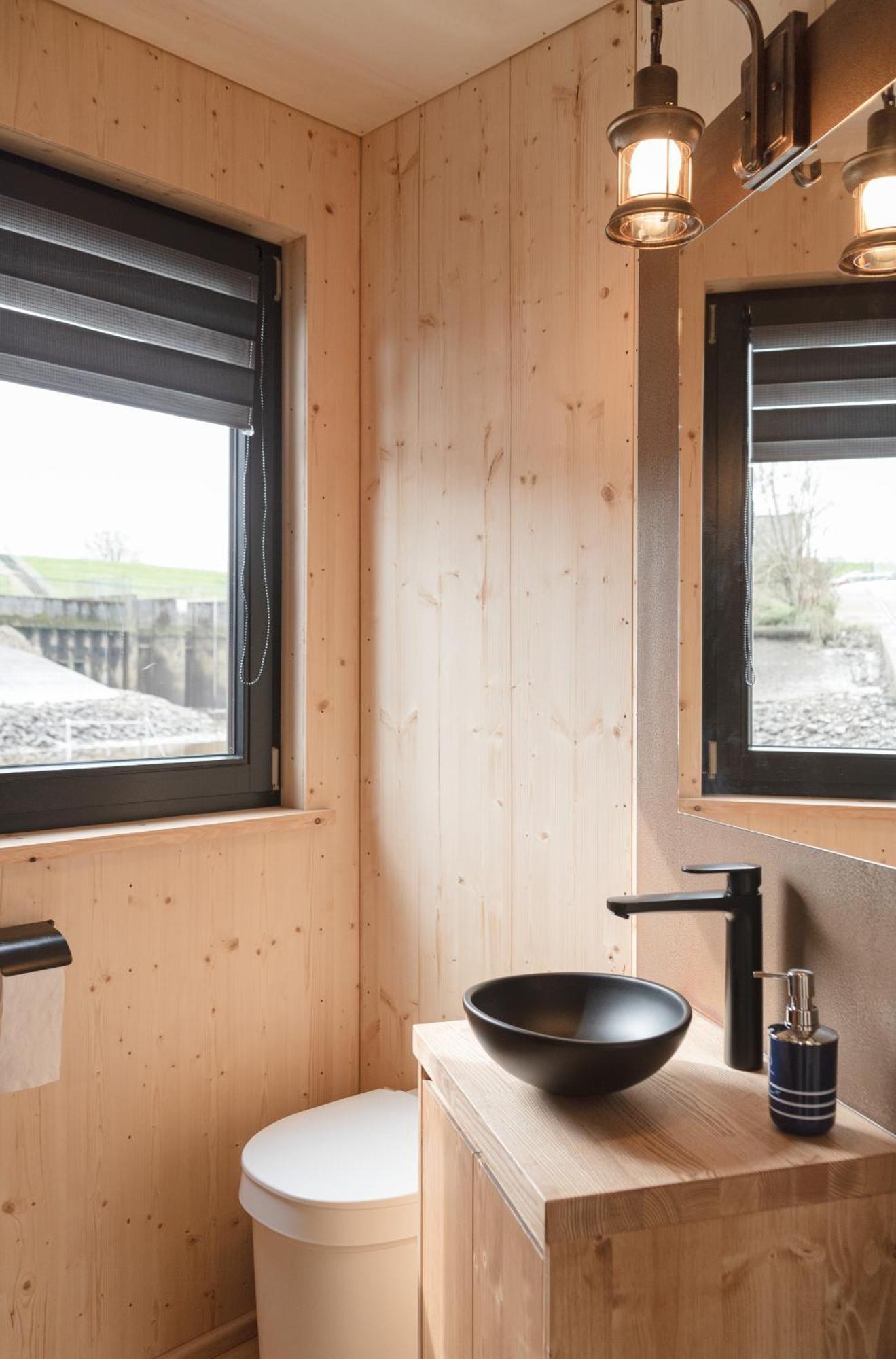 Komfort-Hausboot Diva Mit Kamin Hamburg Exterior photo